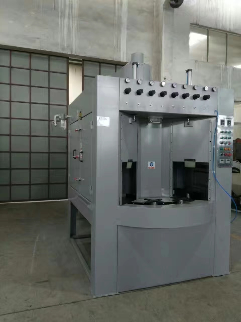 數控轉盤(pán)式噴砂機